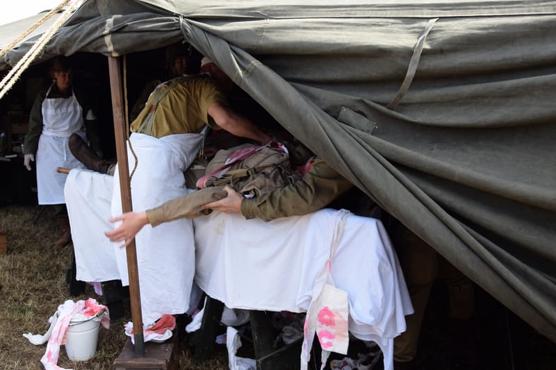 oude leger voertuigen en autos