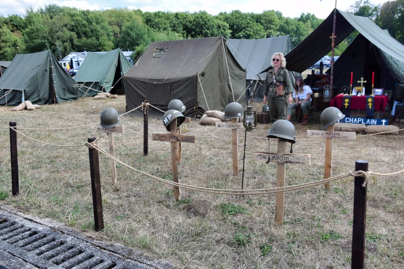 oude leger voertuigen en autos