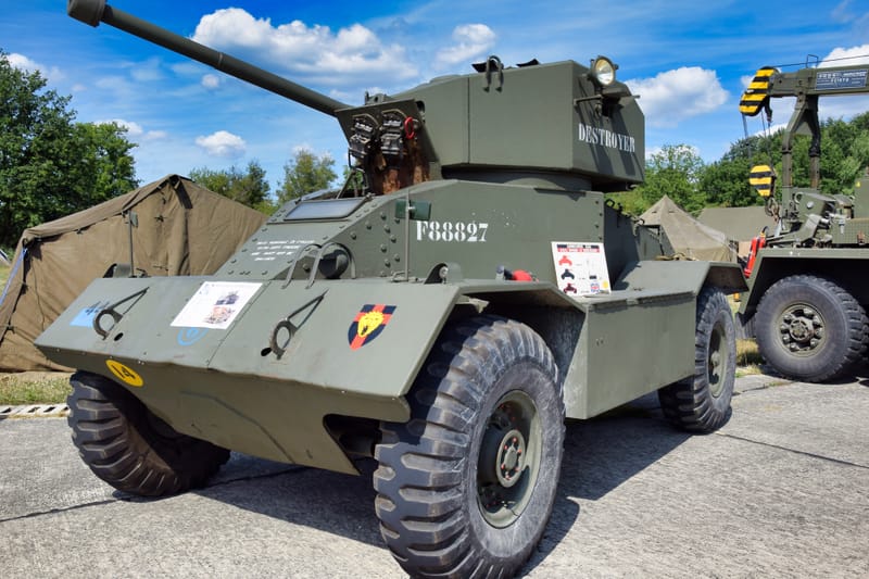 oude leger voertuigen en autos