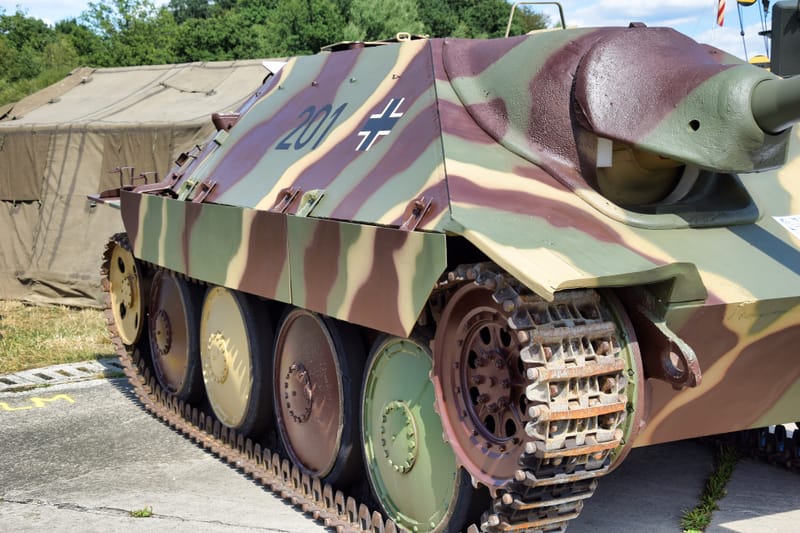 oude leger voertuigen en autos