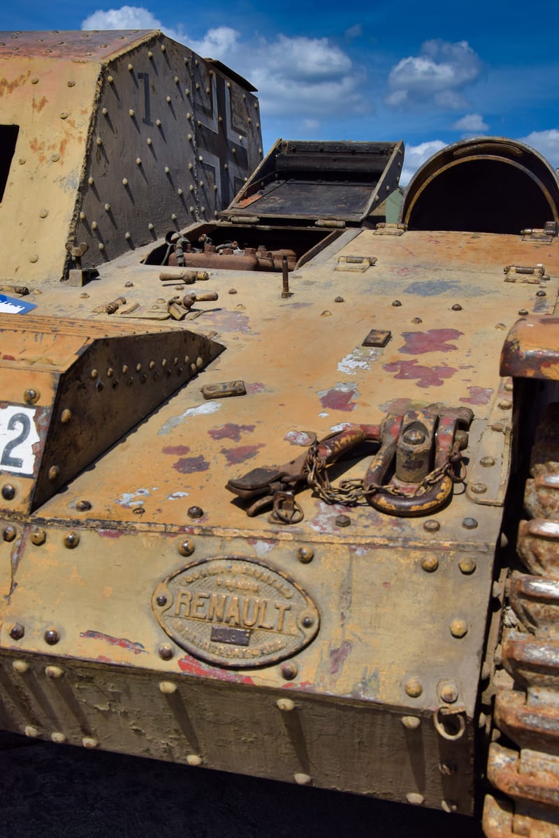 oude leger voertuigen en autos