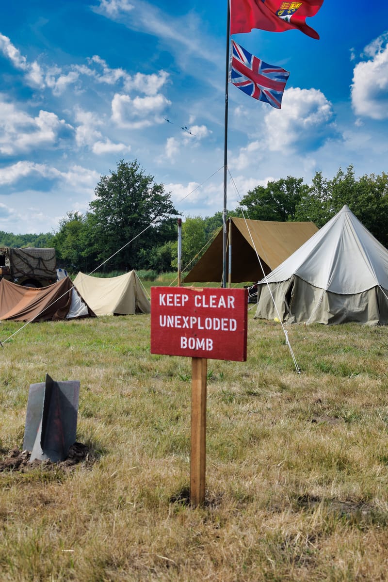 oude leger voertuigen en autos