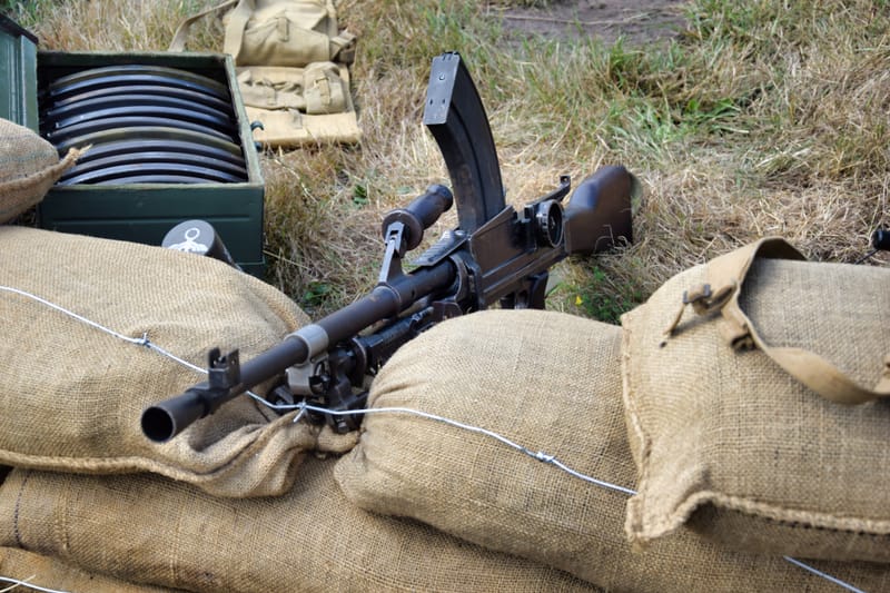 oude leger voertuigen en autos