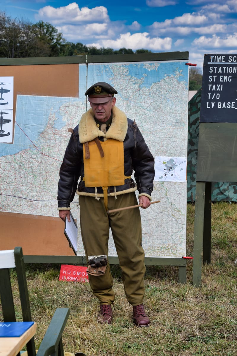oude leger voertuigen en autos