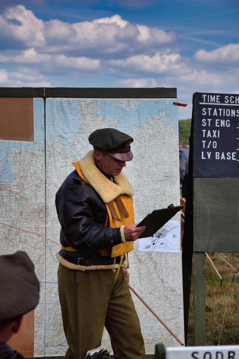 oude leger voertuigen en autos