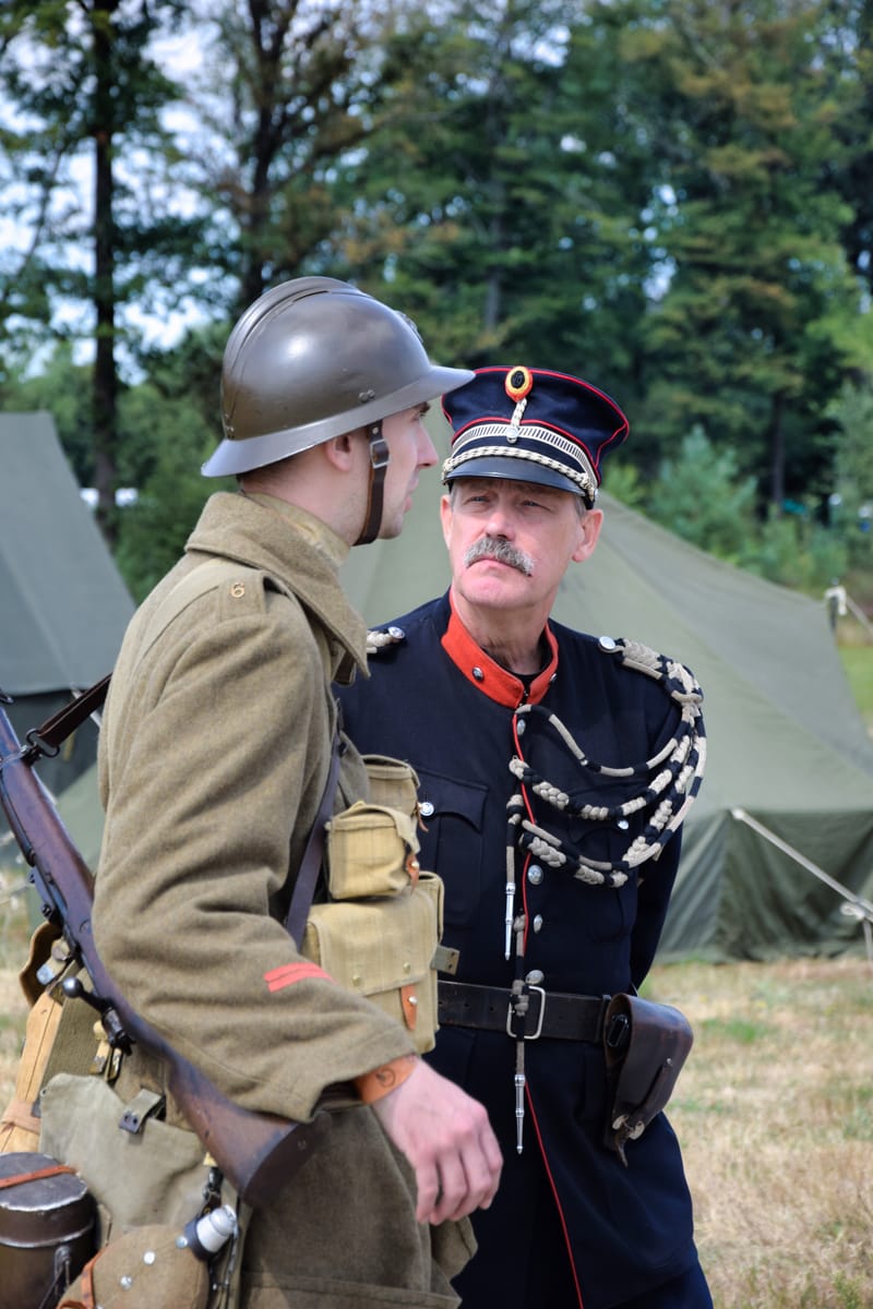 oude leger voertuigen en autos