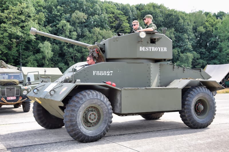 oude leger voertuigen en autos