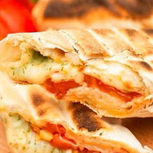 лаваш-хоровац с сыром и помидорами