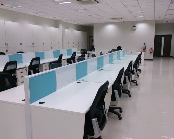 Aluminium frame face to face desking