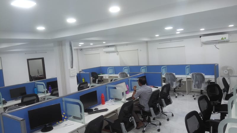 Aluminium frame face to face desking