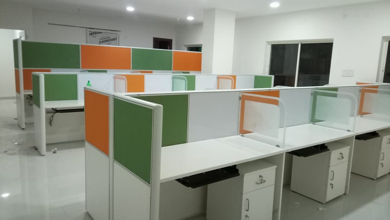 Aluminium frame face to face desking