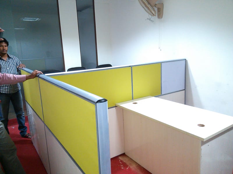 Aluminium frame manager cubicles