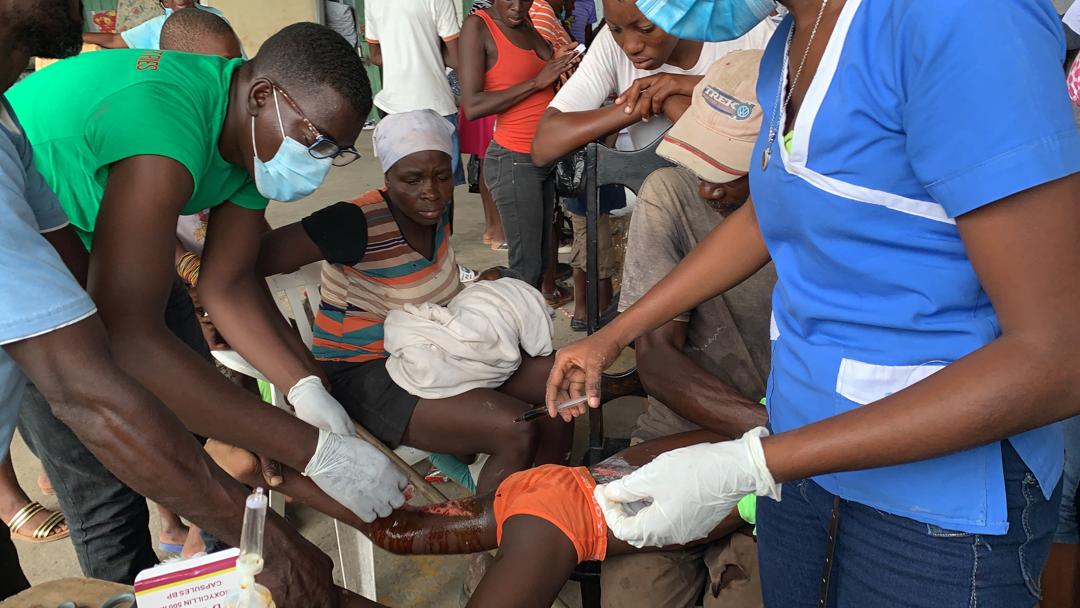 Dr. Eventzly treating earthquake victim 8/19/21