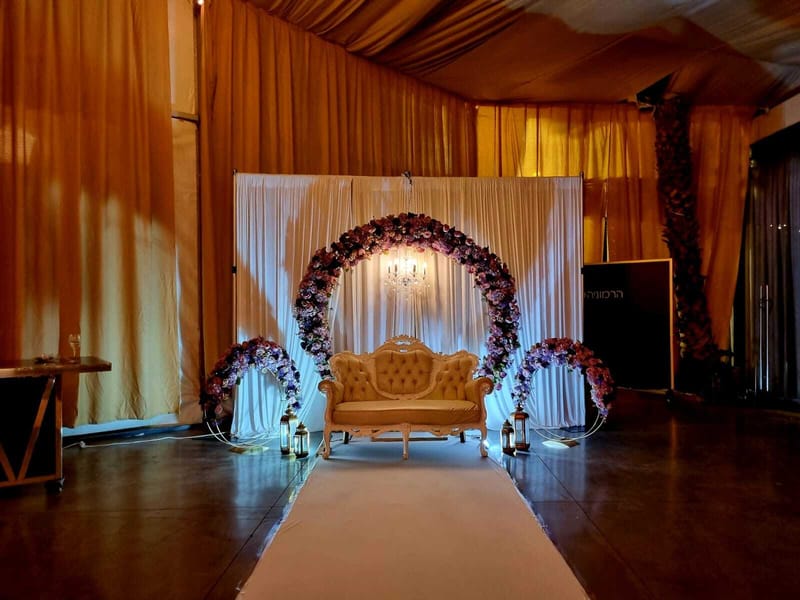 כסא כלה דגם חישוק 1400-1900 ש"ח 