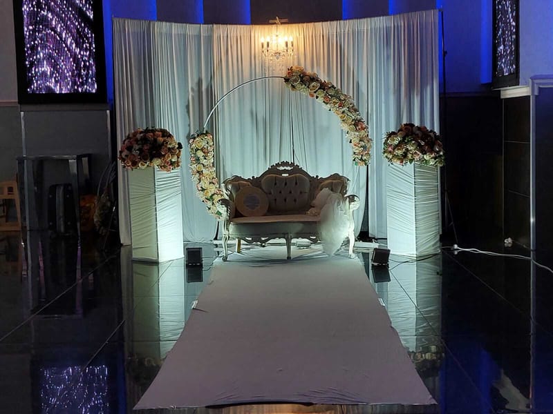 כסא כלה דגם חישוק 1400-1900 ש"ח 