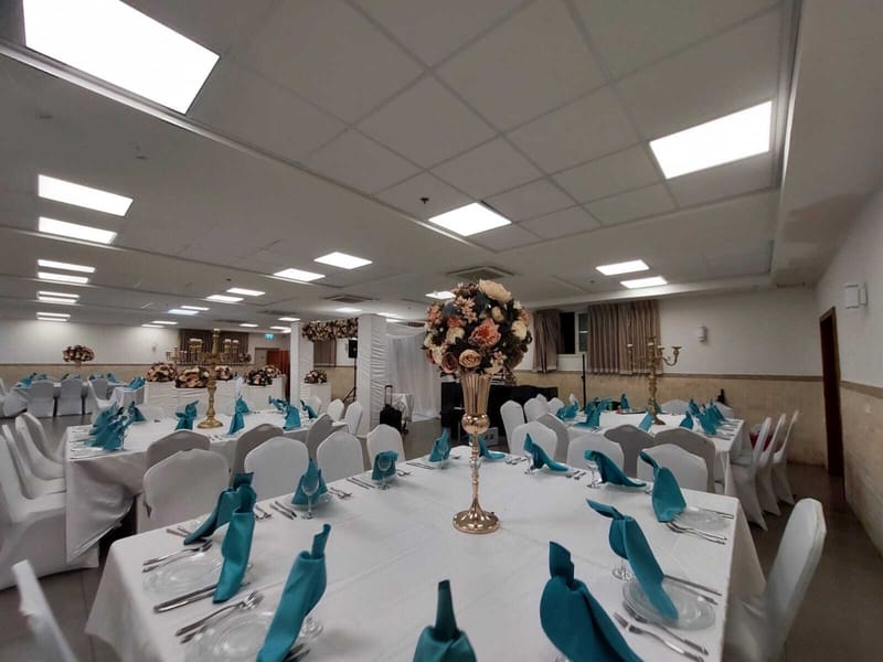 עיצוב שולחנות: פמוט זהב | עיצוב כפרי | בוהו שיק | פמוט פרחים | חישוק פרחים