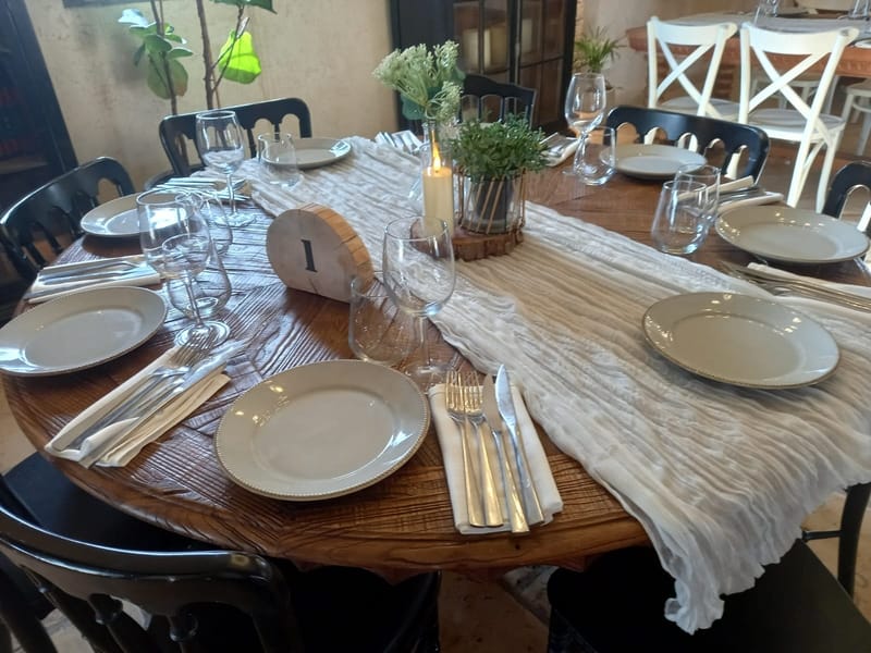 עיצוב שולחנות: פמוט זהב | עיצוב כפרי | בוהו שיק | פמוט פרחים | חישוק פרחים