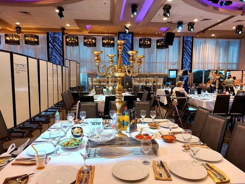 עיצוב שולחנות: פמוט זהב | עיצוב כפרי | בוהו שיק | פמוט פרחים | חישוק פרחים