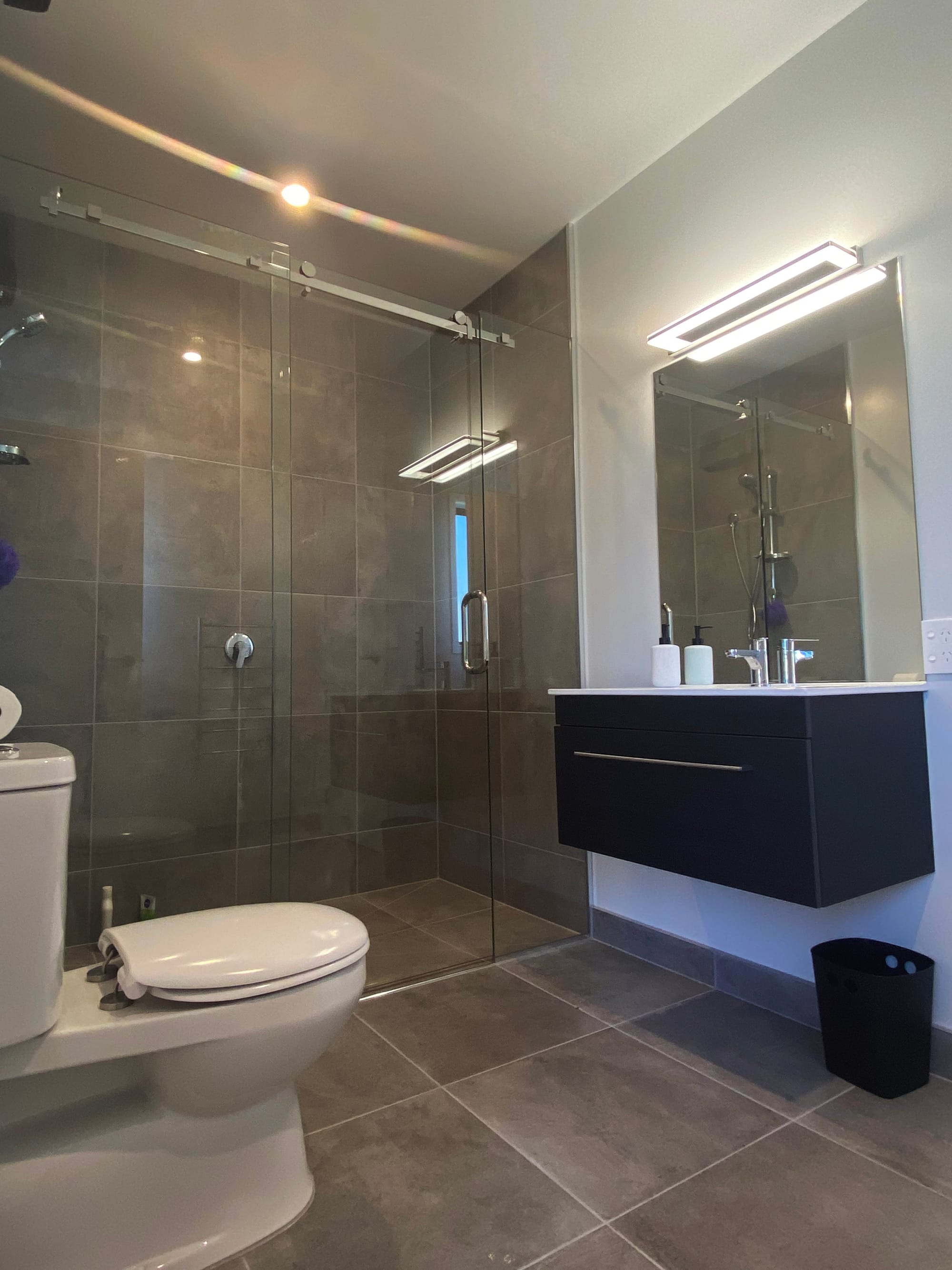 Ensuite that serves Bedroom 1 and 2.