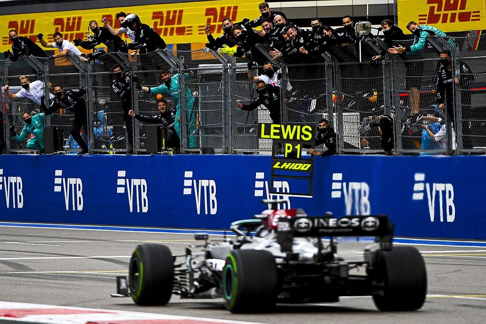 Hamilton Takes 100th F1 Win In Russian Rain