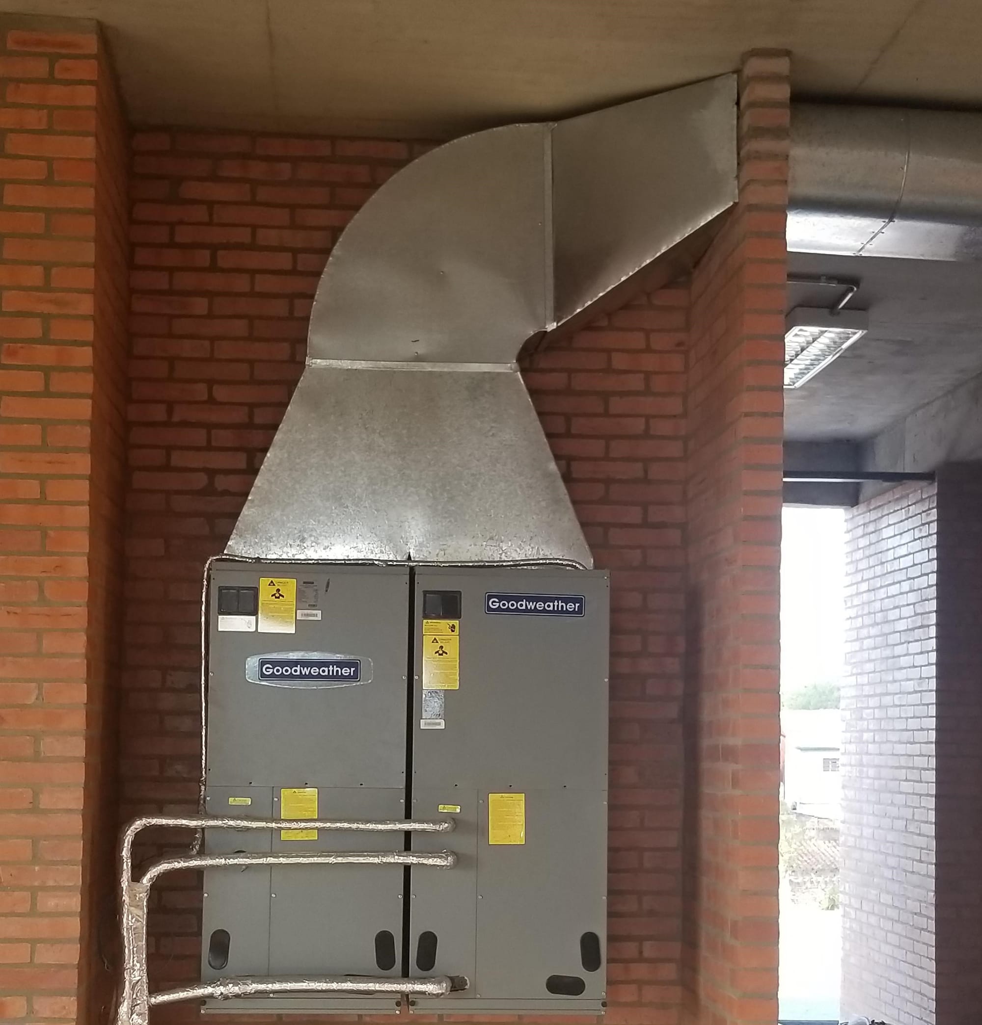 Instalación del sistema de Ducto y equipos de AA Piso/Techo