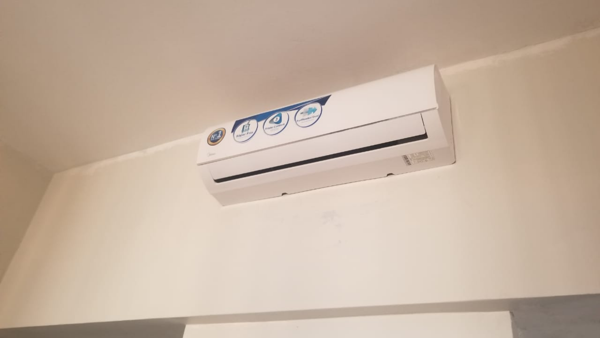 Servicio de Instalación de Equipos de AA Tipo Split- modelo Pared