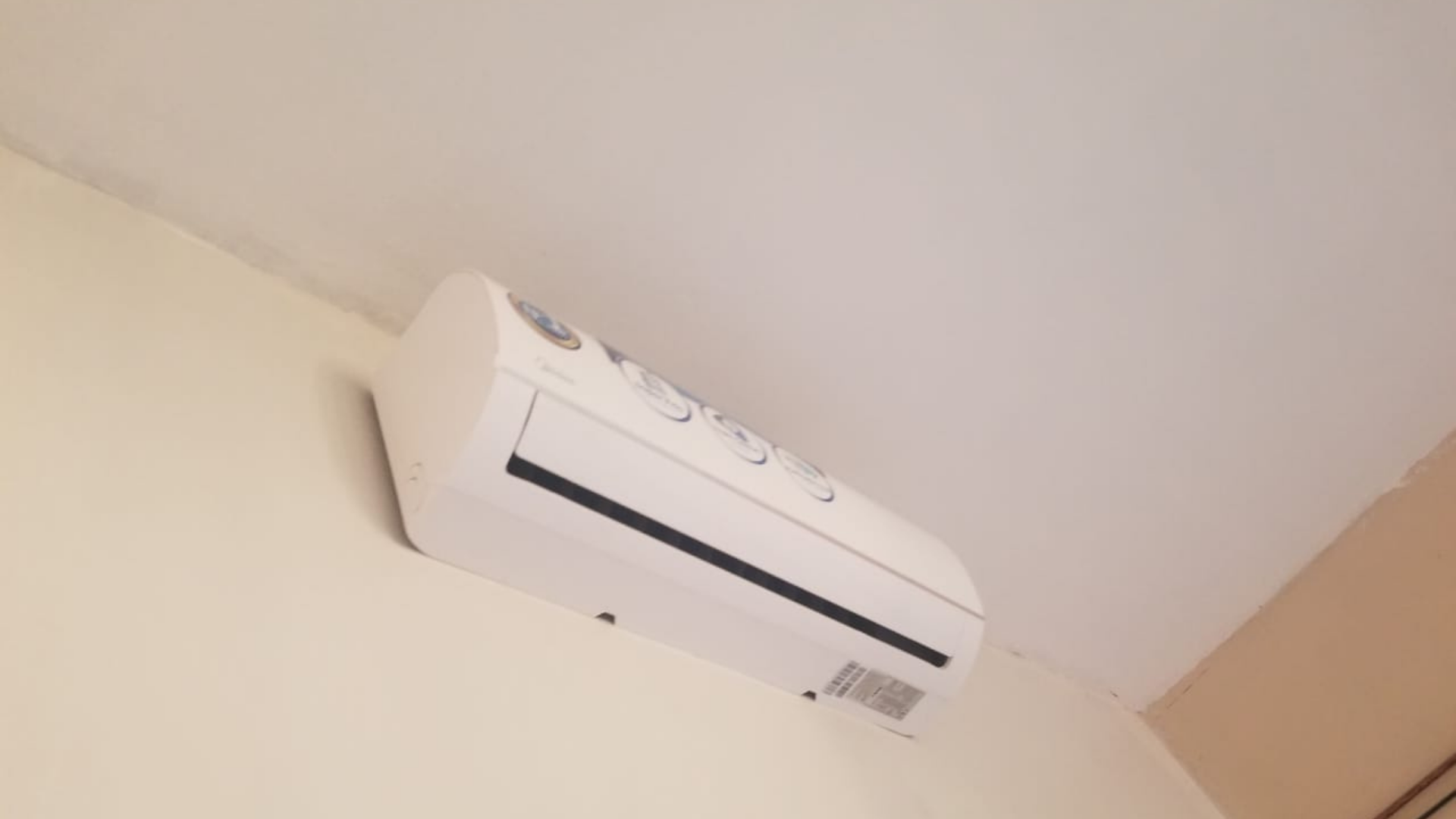 Servicio de Instalación de Equipos de AA Tipo Split- modelo Pared