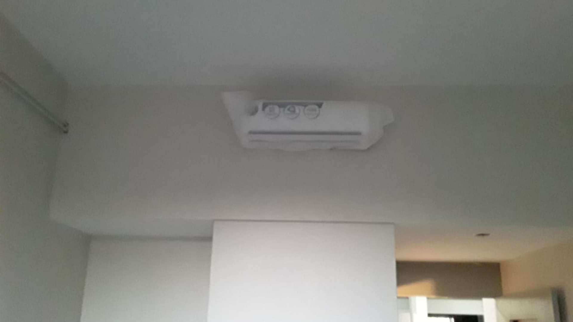 Servicio de Instalación de Equipos de AA Tipo Split- modelo Pared