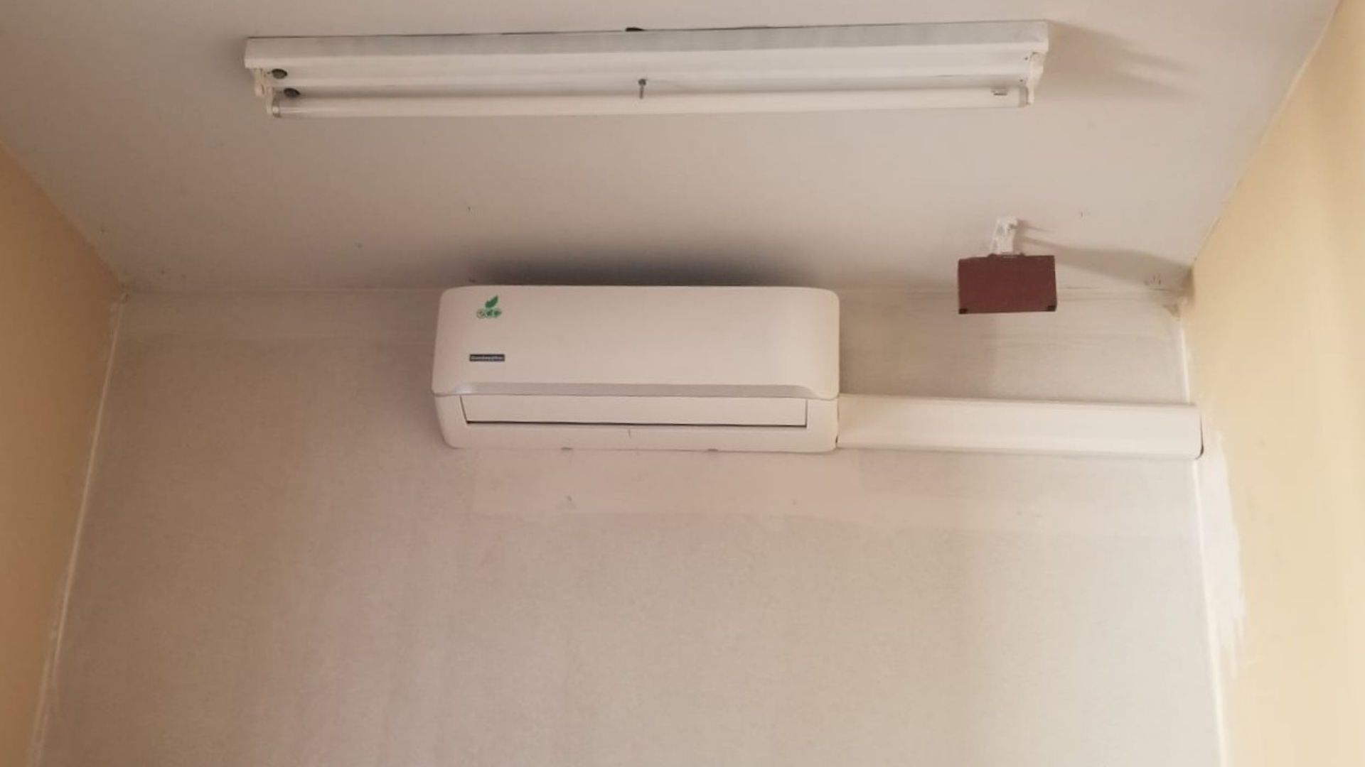 Servicio de Instalación de Equipos de AA Tipo Split- modelo Pared