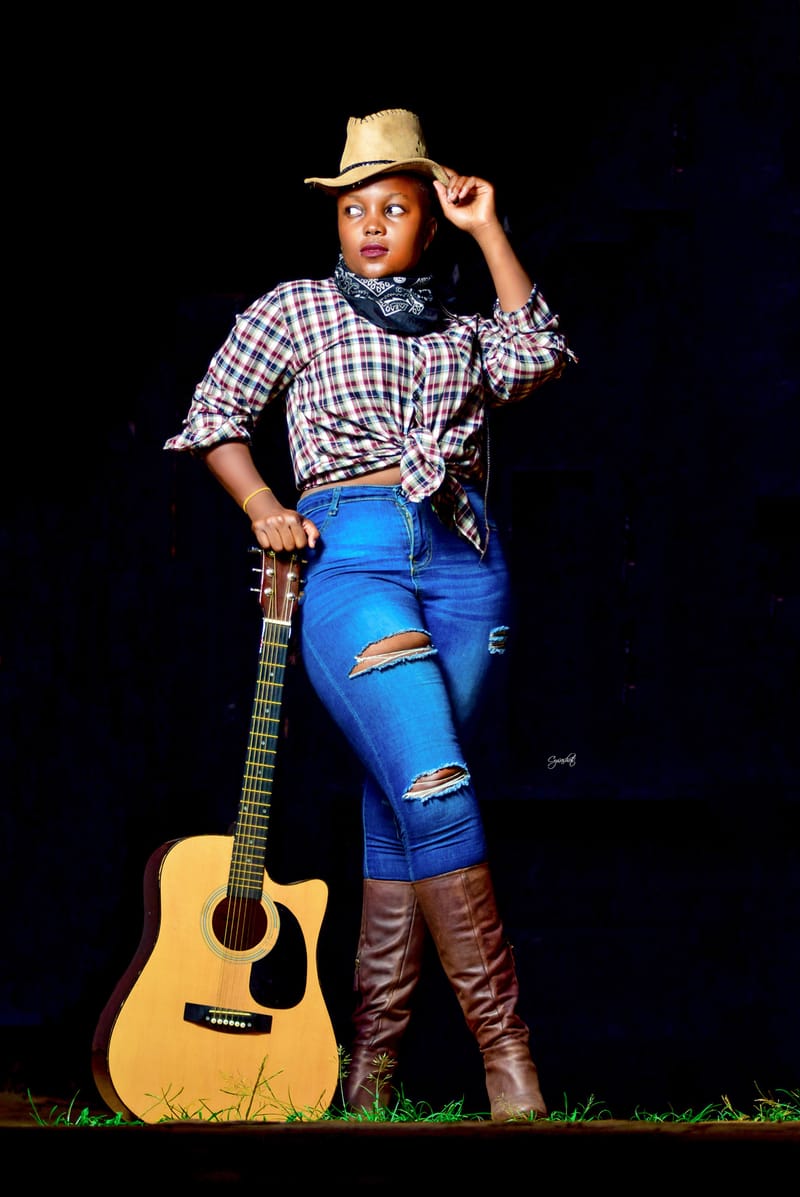 PHOTOSHOOT