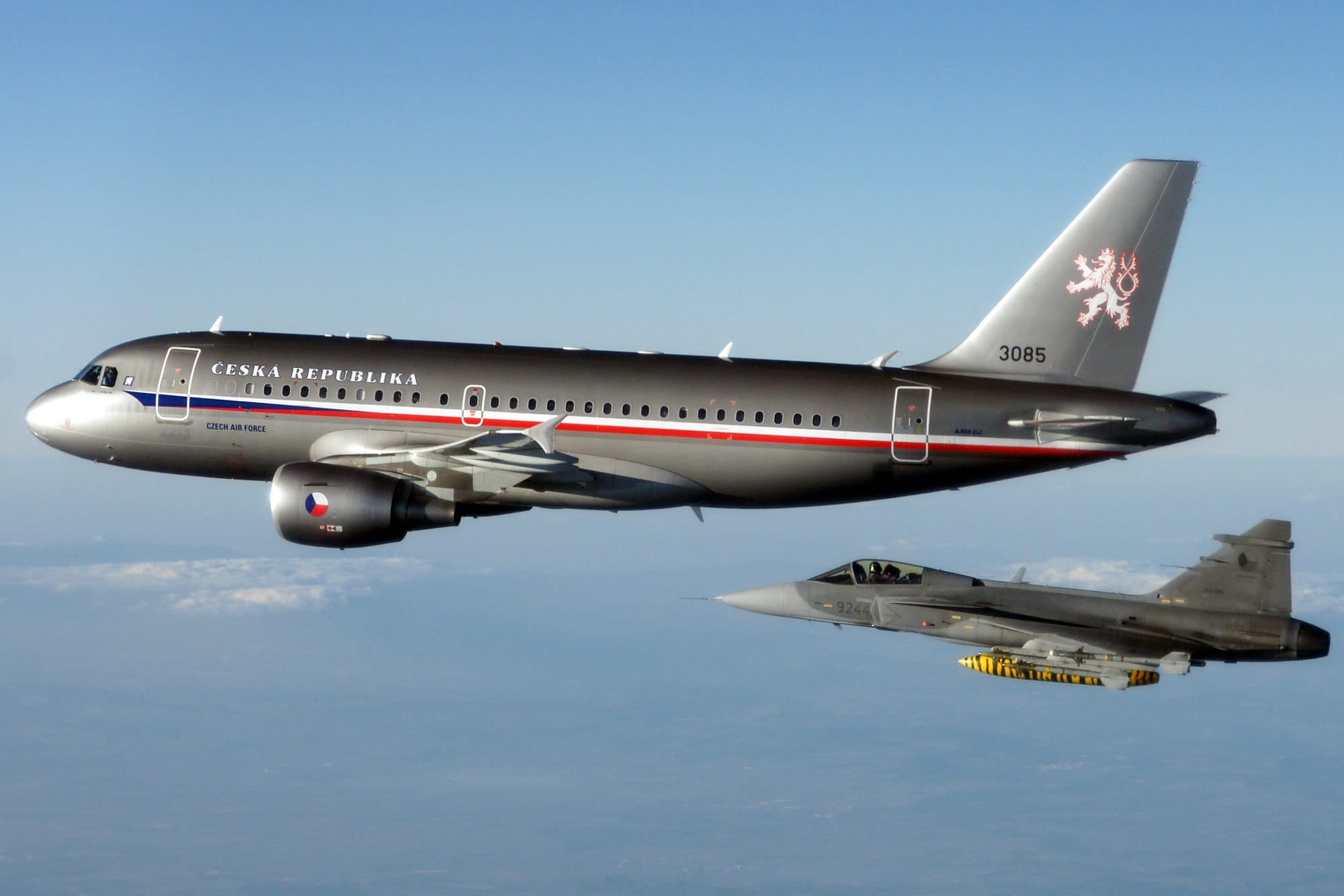 1830 nm Max Range 139 Max Capacity 636 cu ft. Max Baggage