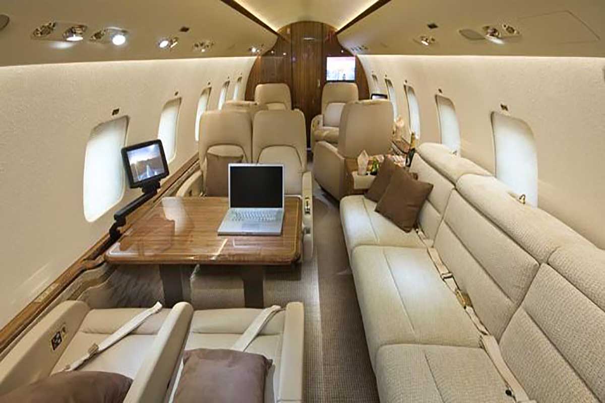 510 kts Cruise Speed 4725 nm Max Range 12 Max Capacity H: 6 ft 2 Max Height