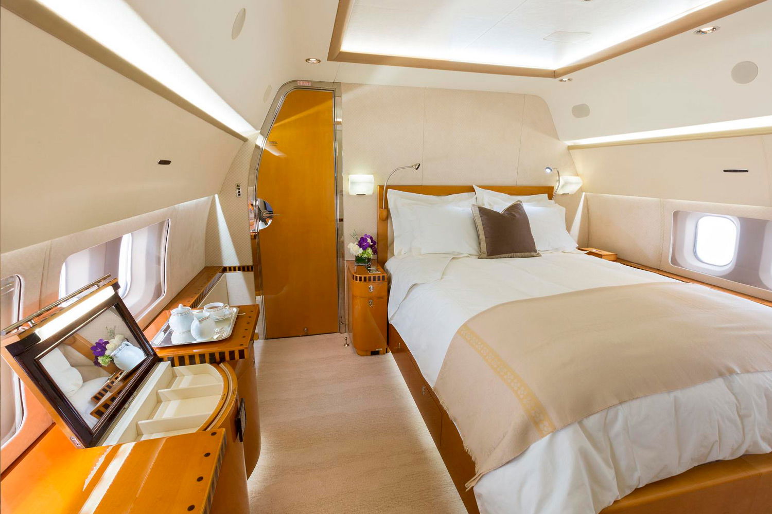 5900 nm Max Range 19-25 Max Capacity 7 ft 4 Max Height 1200 cu ft. Max Baggage