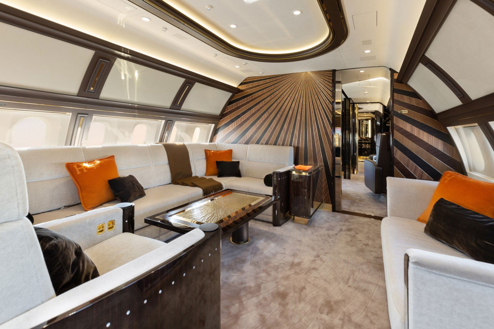 5900 nm Max Range 19-25 Max Capacity 7 ft 4 Max Height 1200 cu ft. Max Baggage