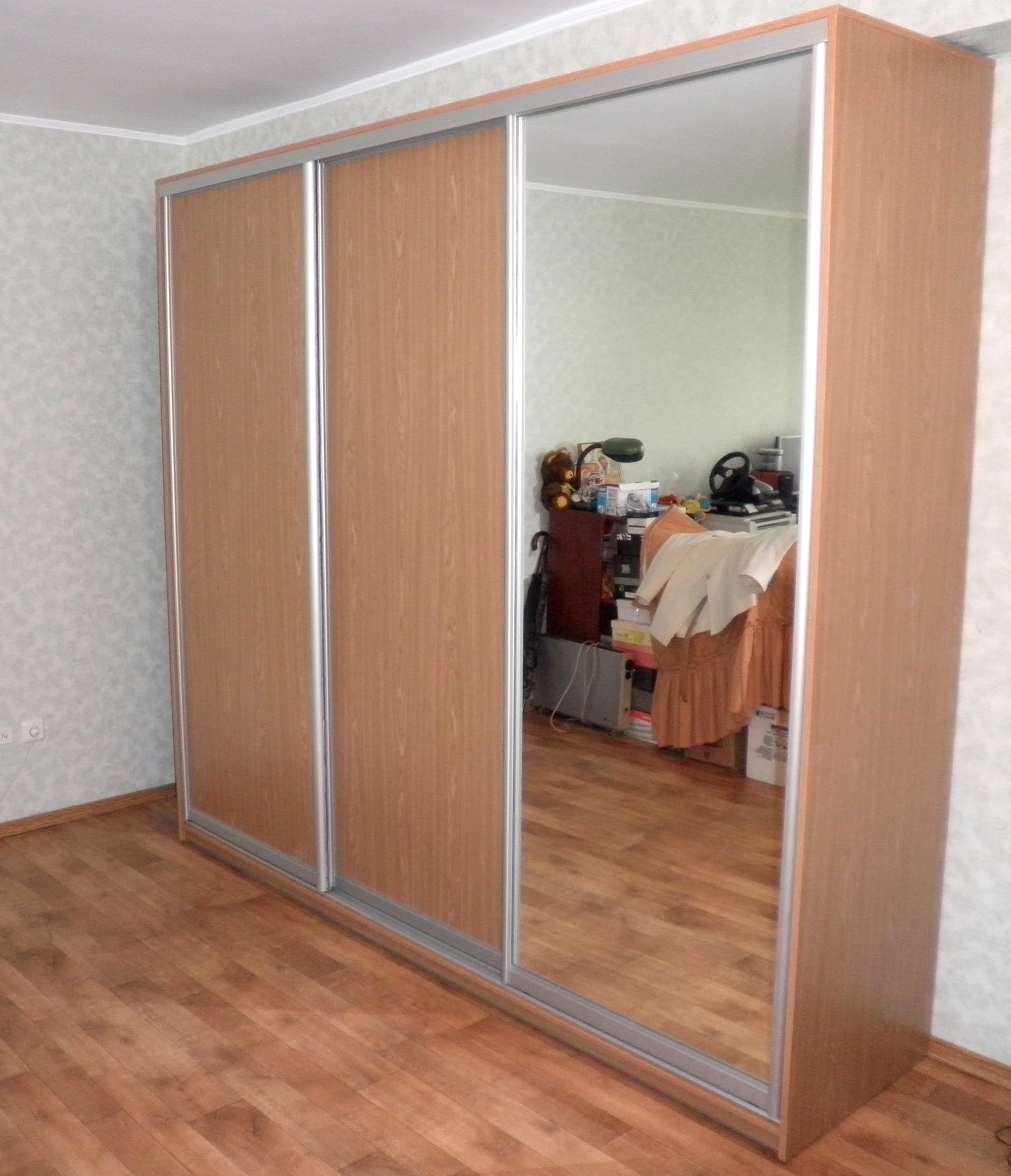 Шафи купе та гардеробні кімнати