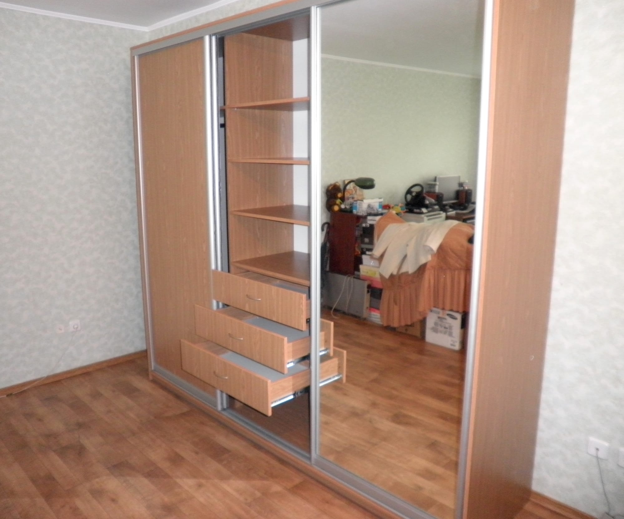 Шафи купе та гардеробні кімнати