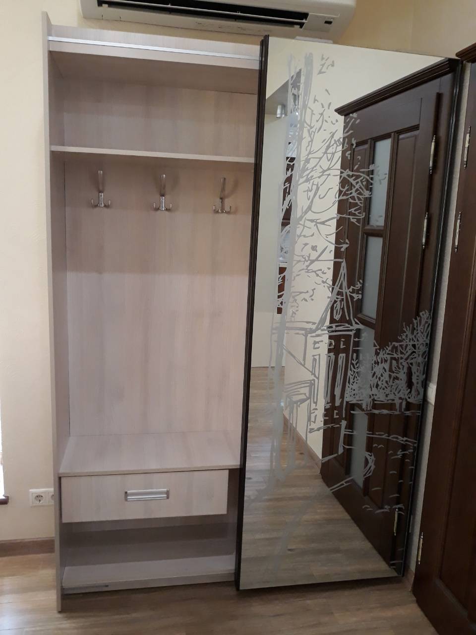 Шафи купе та гардеробні кімнати