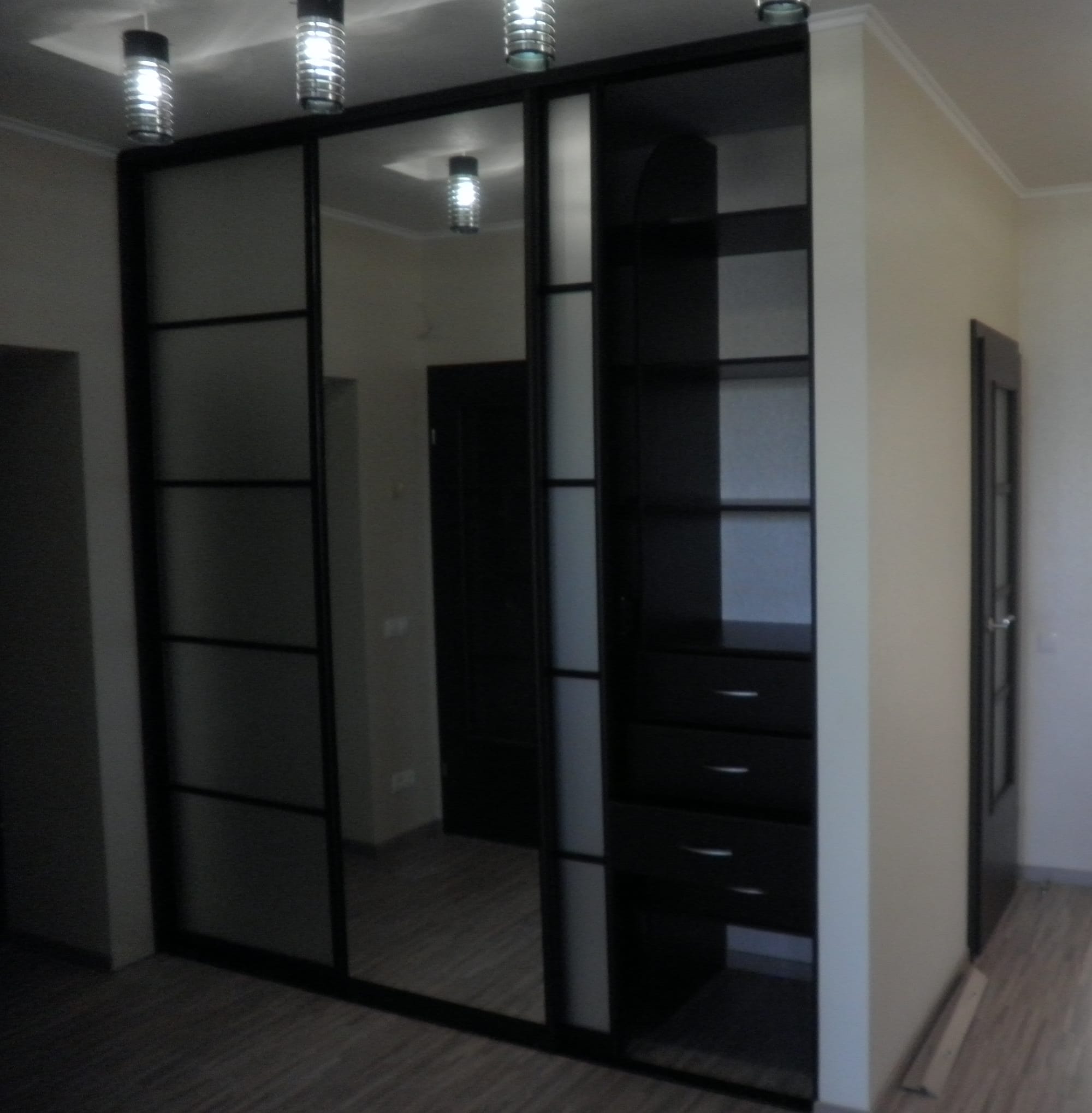 Шафи купе та гардеробні кімнати