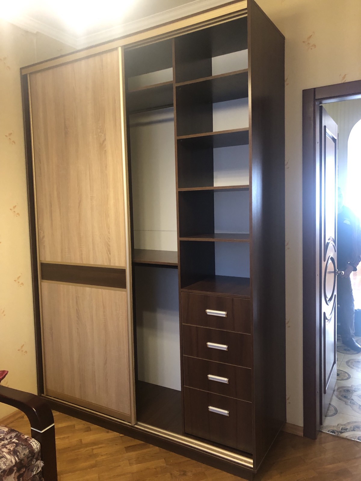 Шафи купе та гардеробні кімнати