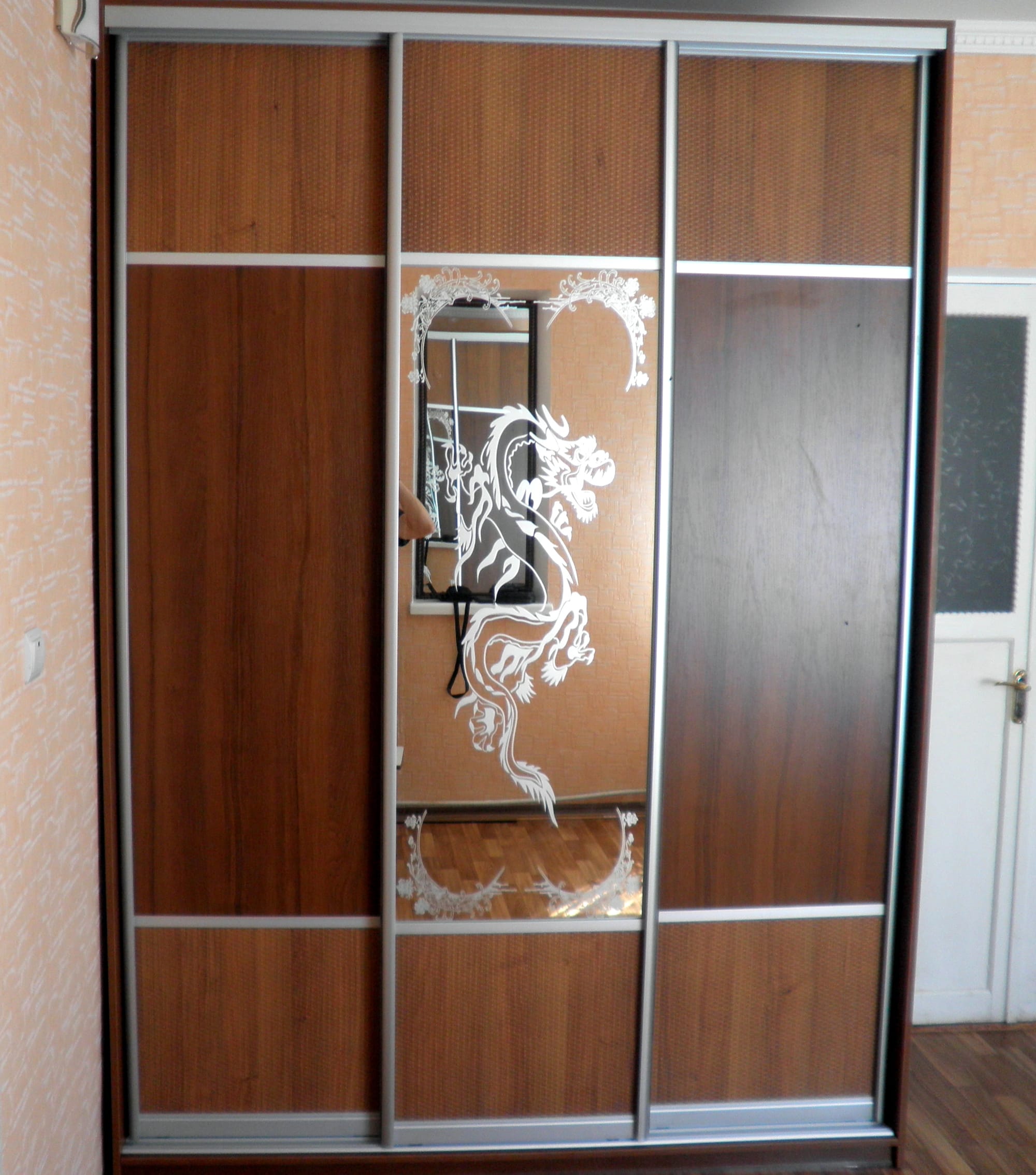 Розсувні системи для шаф купе та міжкімнатних перегородк