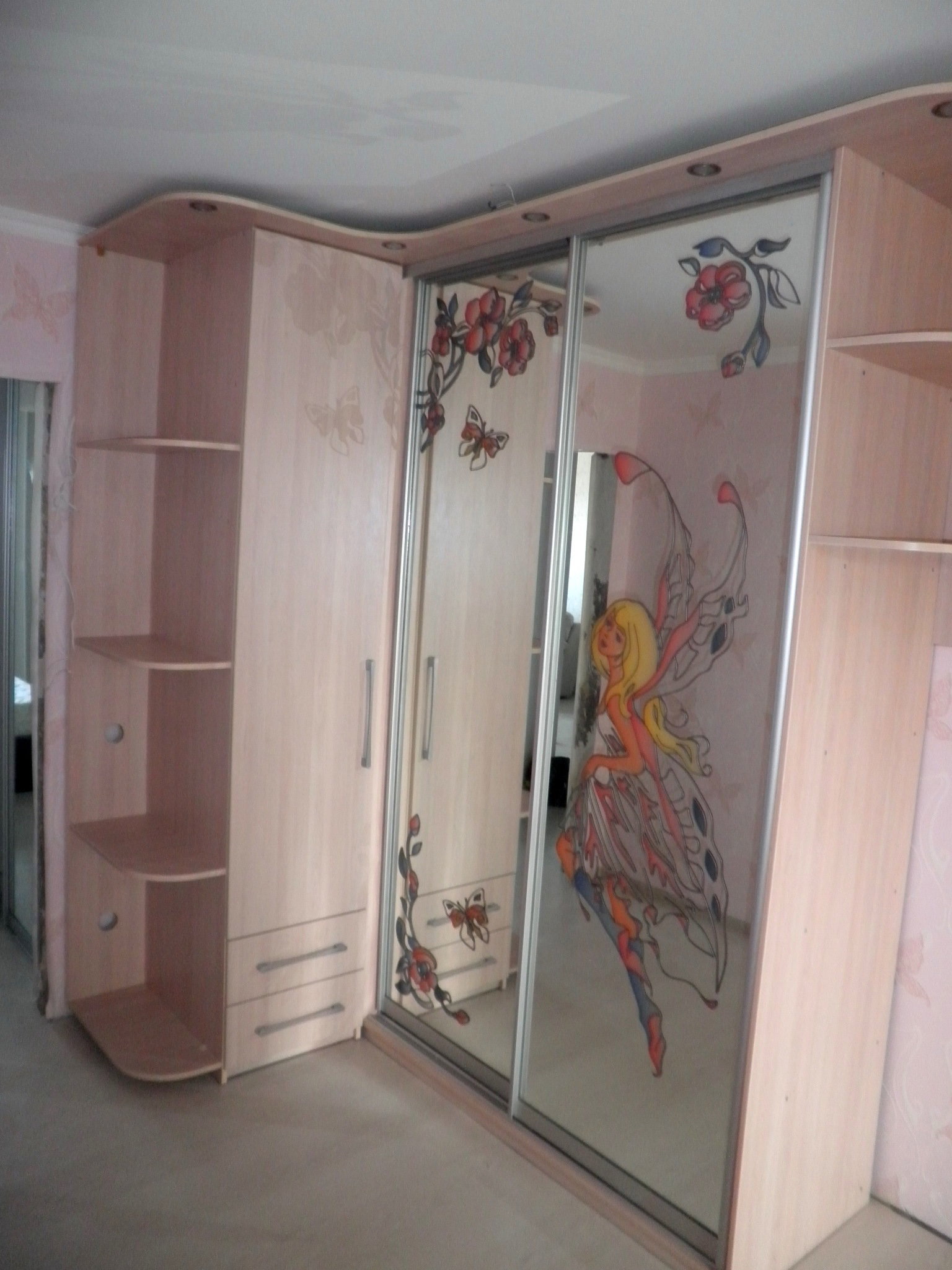 Розсувні системи для шаф купе та міжкімнатних перегородк