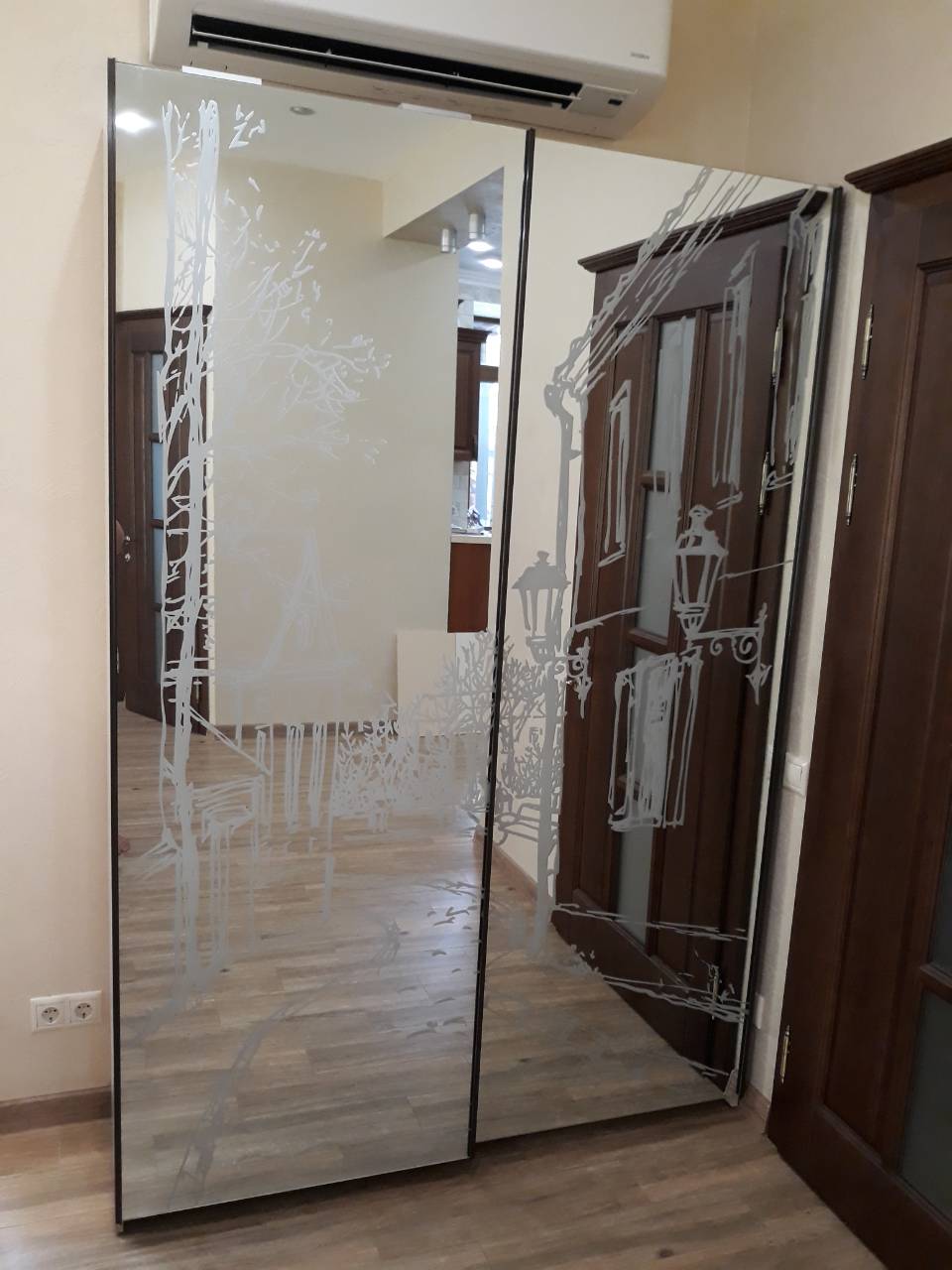 Розсувні системи для шаф купе та міжкімнатних перегородк