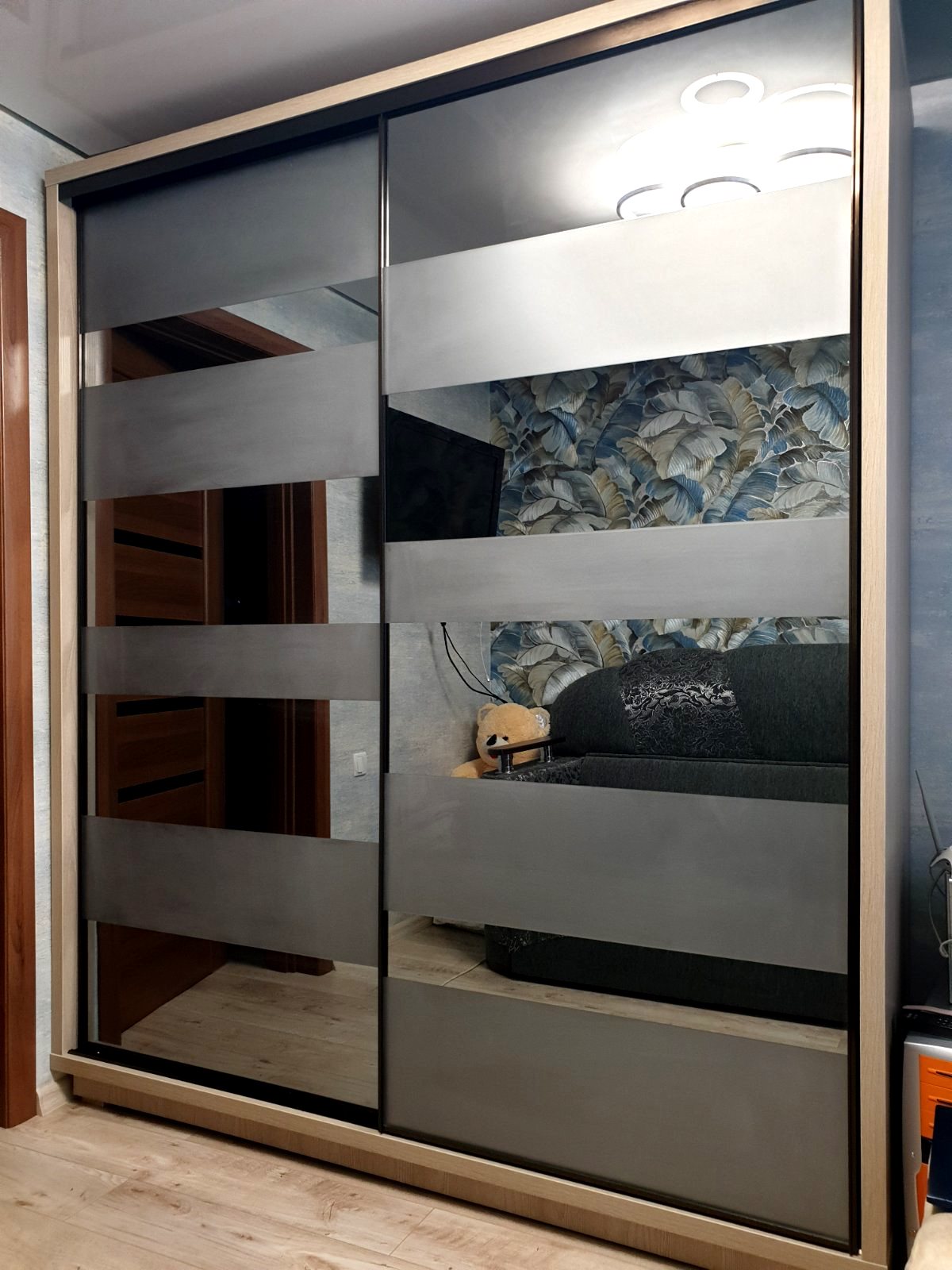 Розсувні системи для шаф купе та міжкімнатних перегородк