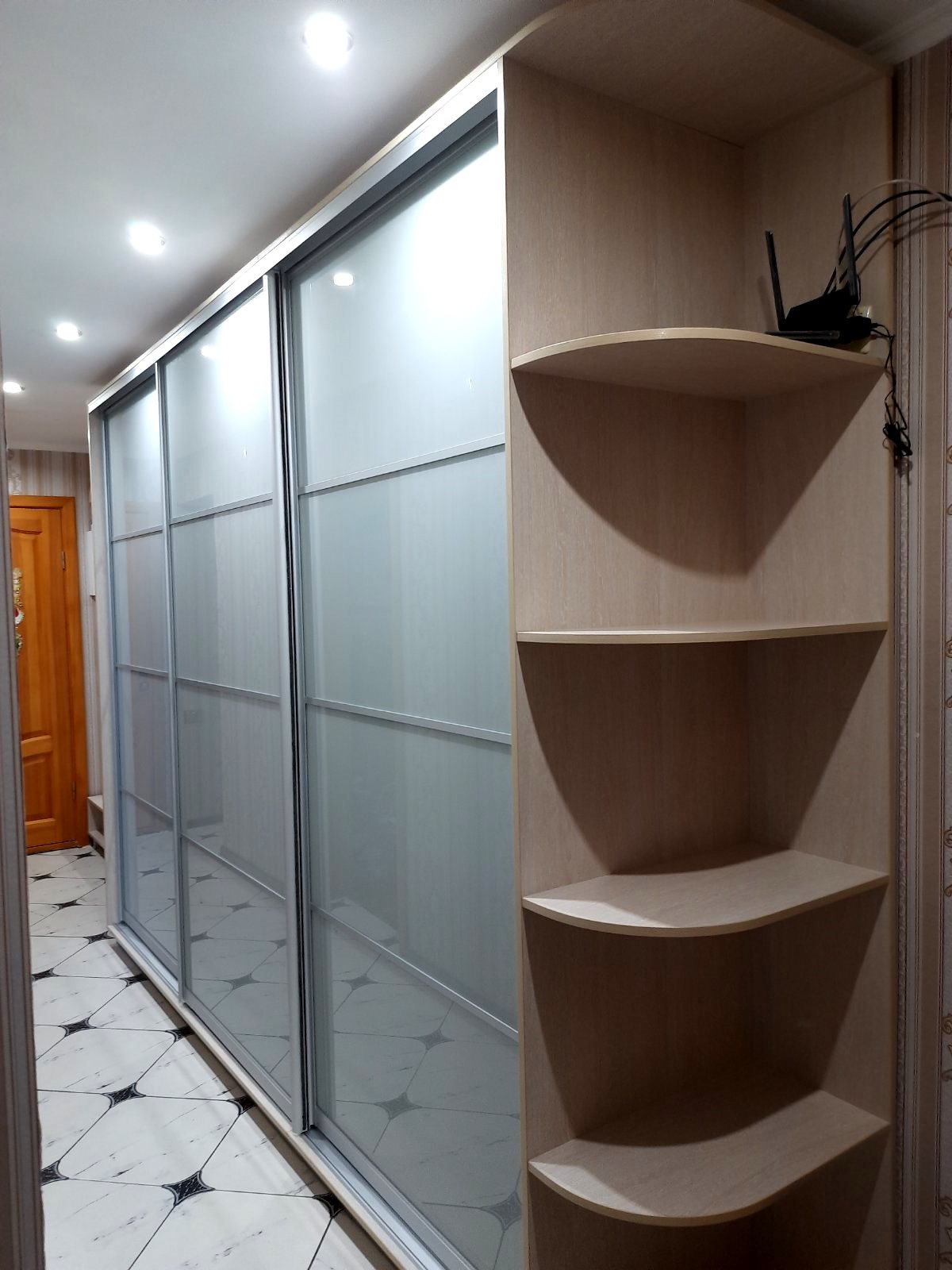 Розсувні системи для шаф купе та міжкімнатних перегородк