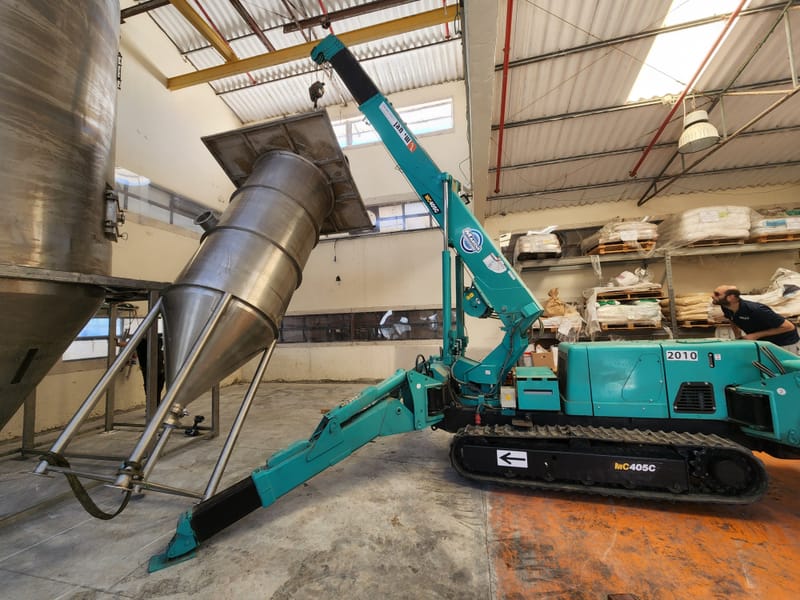 תכנון LAYOUT והתקנת ציוד וצנרת 