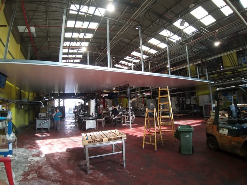 תכנון והתקנת קונסטרוקציה לפאנל מבודד כולל התקנת לוחות פאנל מבודד 