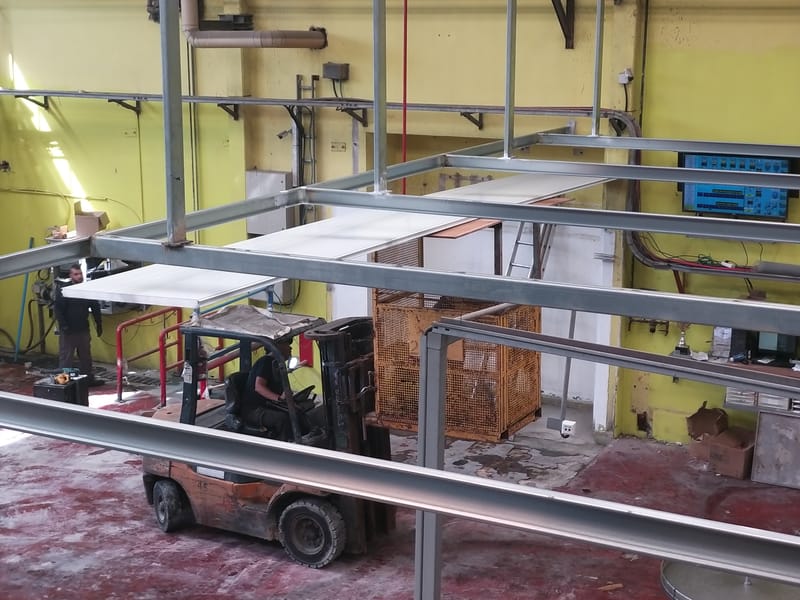 תכנון והתקנת קונסטרוקציה לפאנל מבודד כולל התקנת לוחות פאנל מבודד 