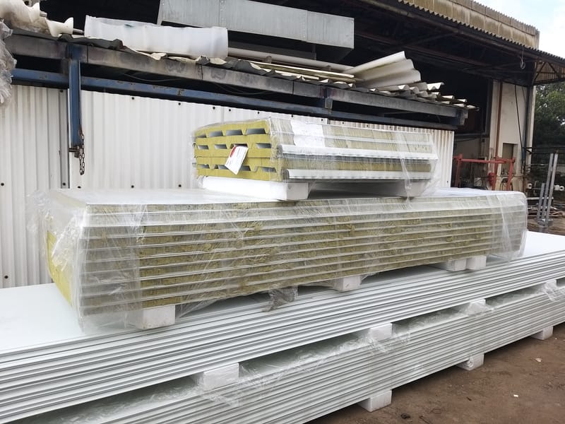 תכנון והתקנת קונסטרוקציה לפאנל מבודד כולל התקנת לוחות פאנל מבודד 