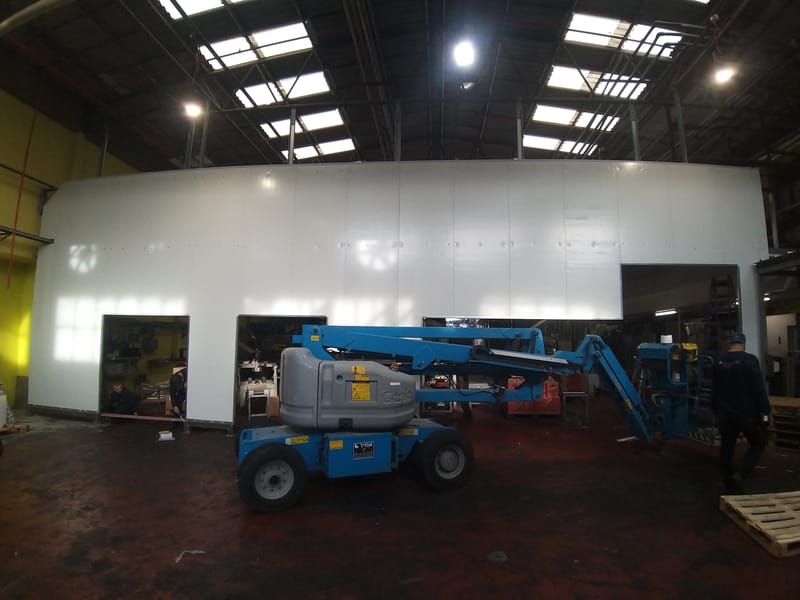 תכנון והתקנת קונסטרוקציה לפאנל מבודד כולל התקנת לוחות פאנל מבודד 