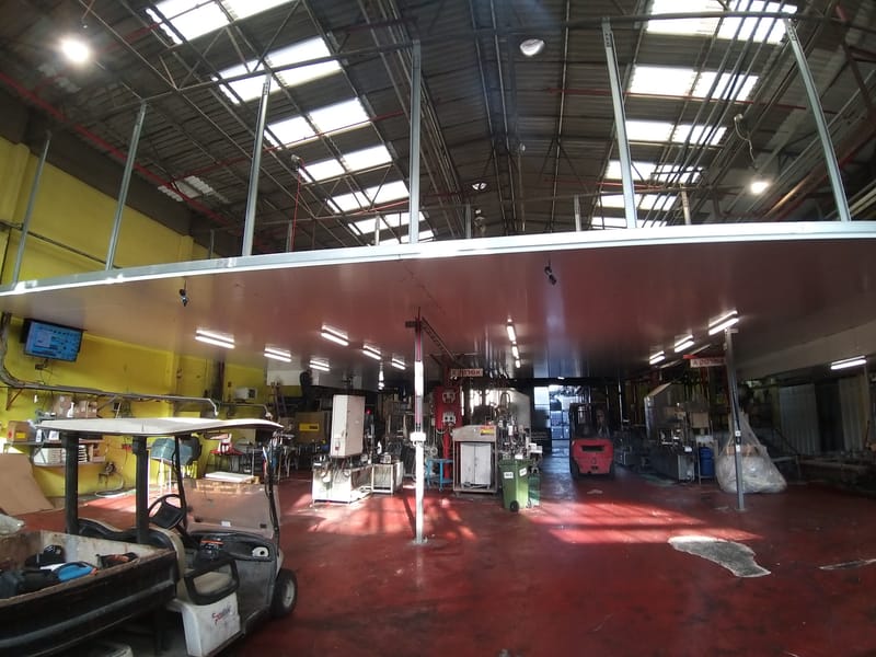 תכנון והתקנת קונסטרוקציה לפאנל מבודד כולל התקנת לוחות פאנל מבודד 